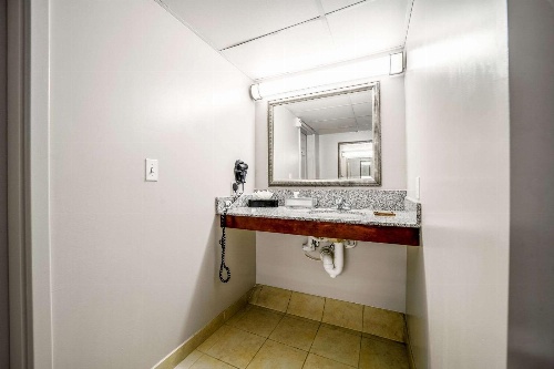 Country Inn & Suites by Radisson, Ontario at Ontario Mills, CA image 2